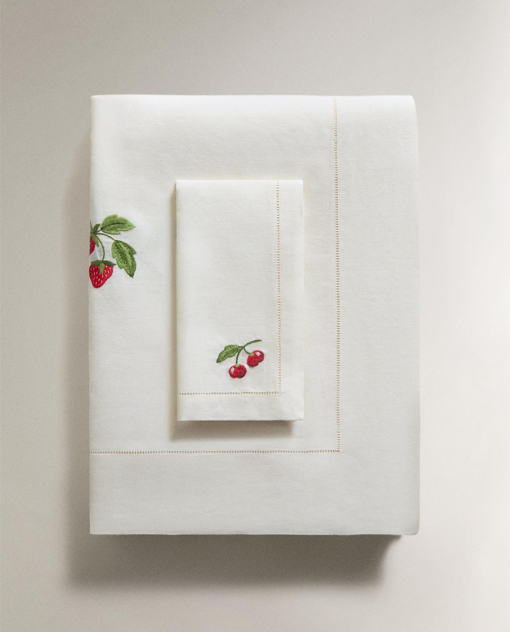 Zara Home скатерть из смесовой ткани, вышивка, 250 170 см