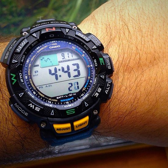 Мужские часы CASIO PRO TREK PRG-240-1ER