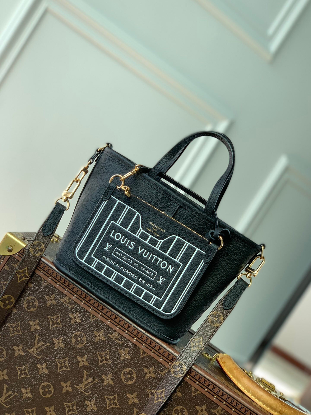 Louis Vuitton Neverfull Bandouliere Inside Out BB