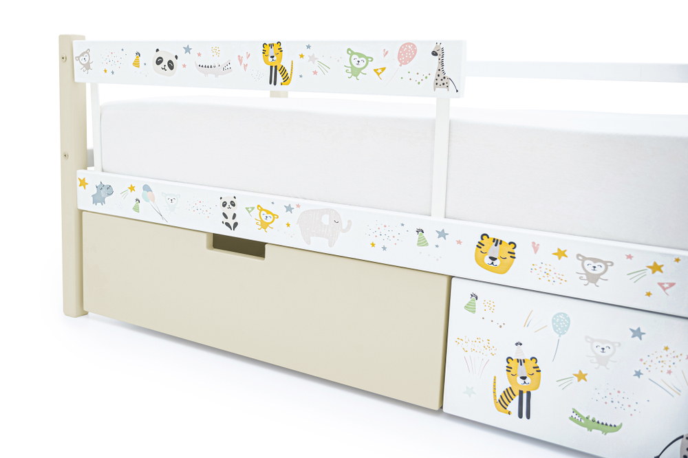 Детская кровать тахта Бельмарко Svogen бежево-белый зверята