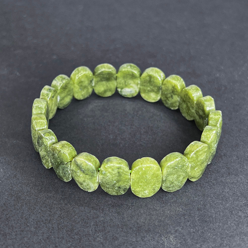 Браслет на резинке Нефрит, из бусин 14х8 мм, 18 см