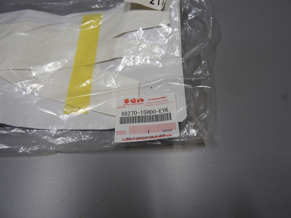 наклейка на передний пластик Suzuki GSX1300R Hayabusa 68270-15H00-EYK 08-10