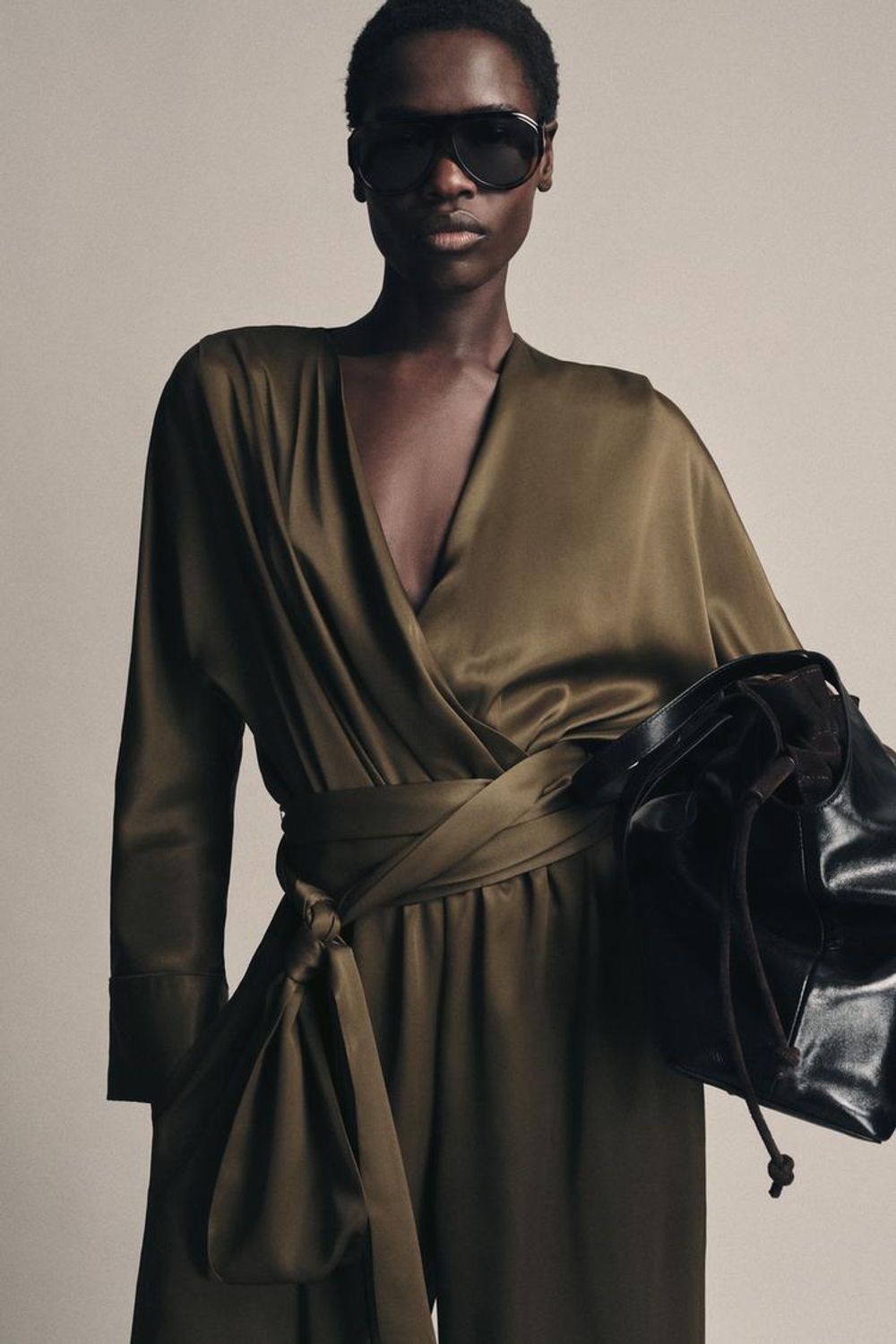 ZARA АТЛАСНЫЙ КОМБИНЕЗОН С ОБЪЕМНЫМИ БРЮКАМИ — ZW COLLECTION, ТЕМНЫЙ ХАКИ