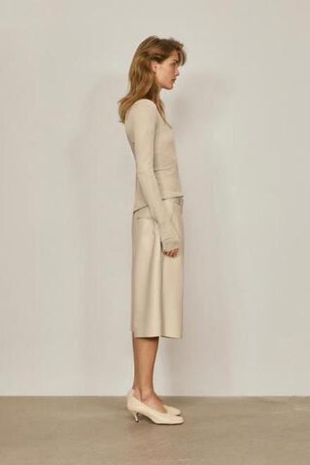 Massimo Dutti Длинные бермуды из кожи наппа - Limited Edition, бежевый