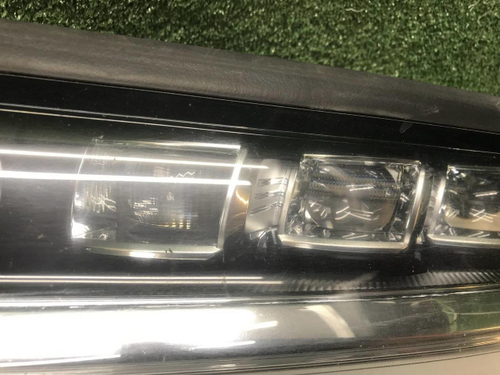 Фара левая Toyota Land Cruiser 300 (21-нв) LED