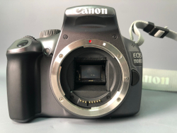 Canon 1100D Kit 18-55mm, 5140 кадров, есть царапины.