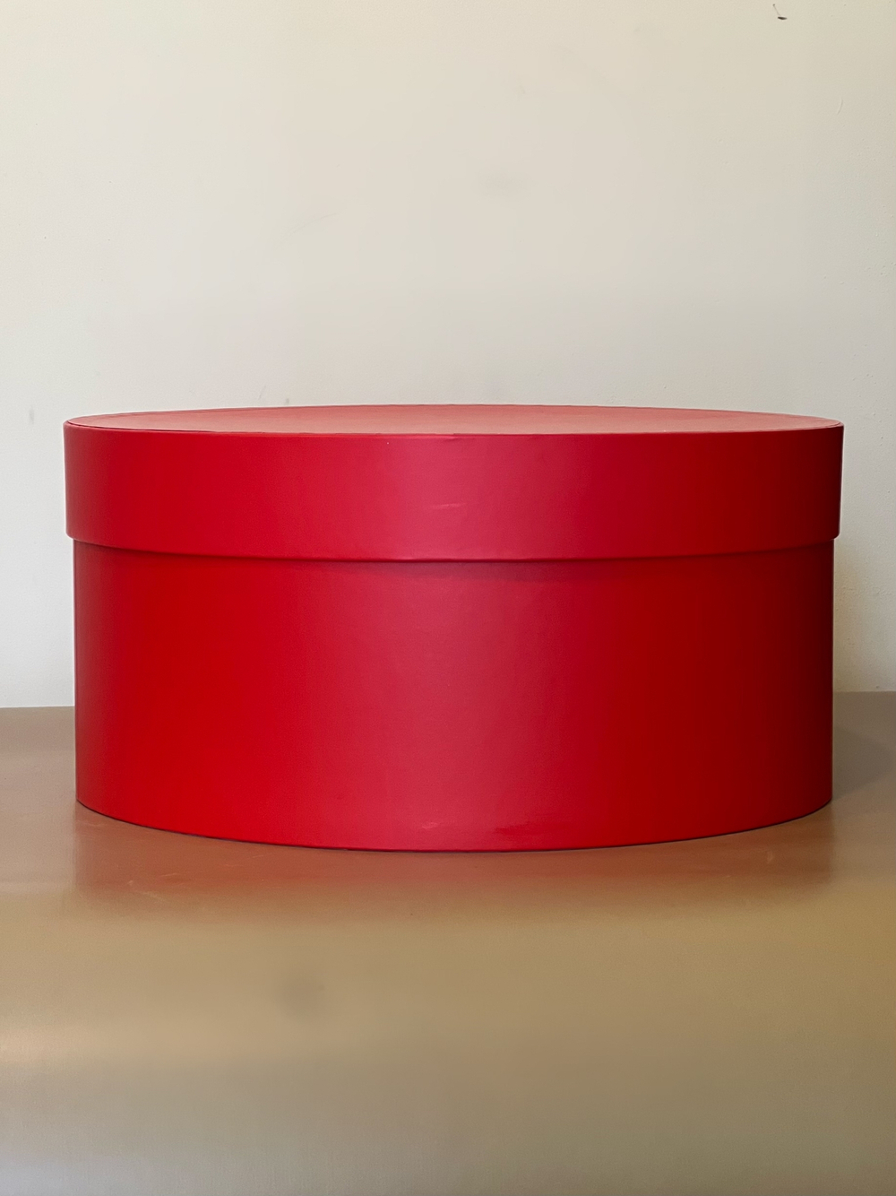 Короткая коробка D 32 см . Цвет: Красный . Розница 550 рублей .
