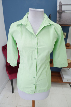 Рубашка зеленая с коротким рукавом 42 размер