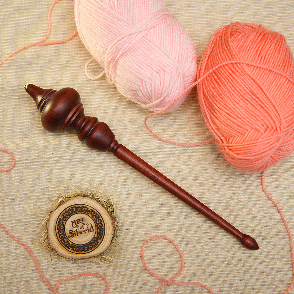 Деревянное подвесное веретено из дерева сибирский кедр. Art of Siberia. B51