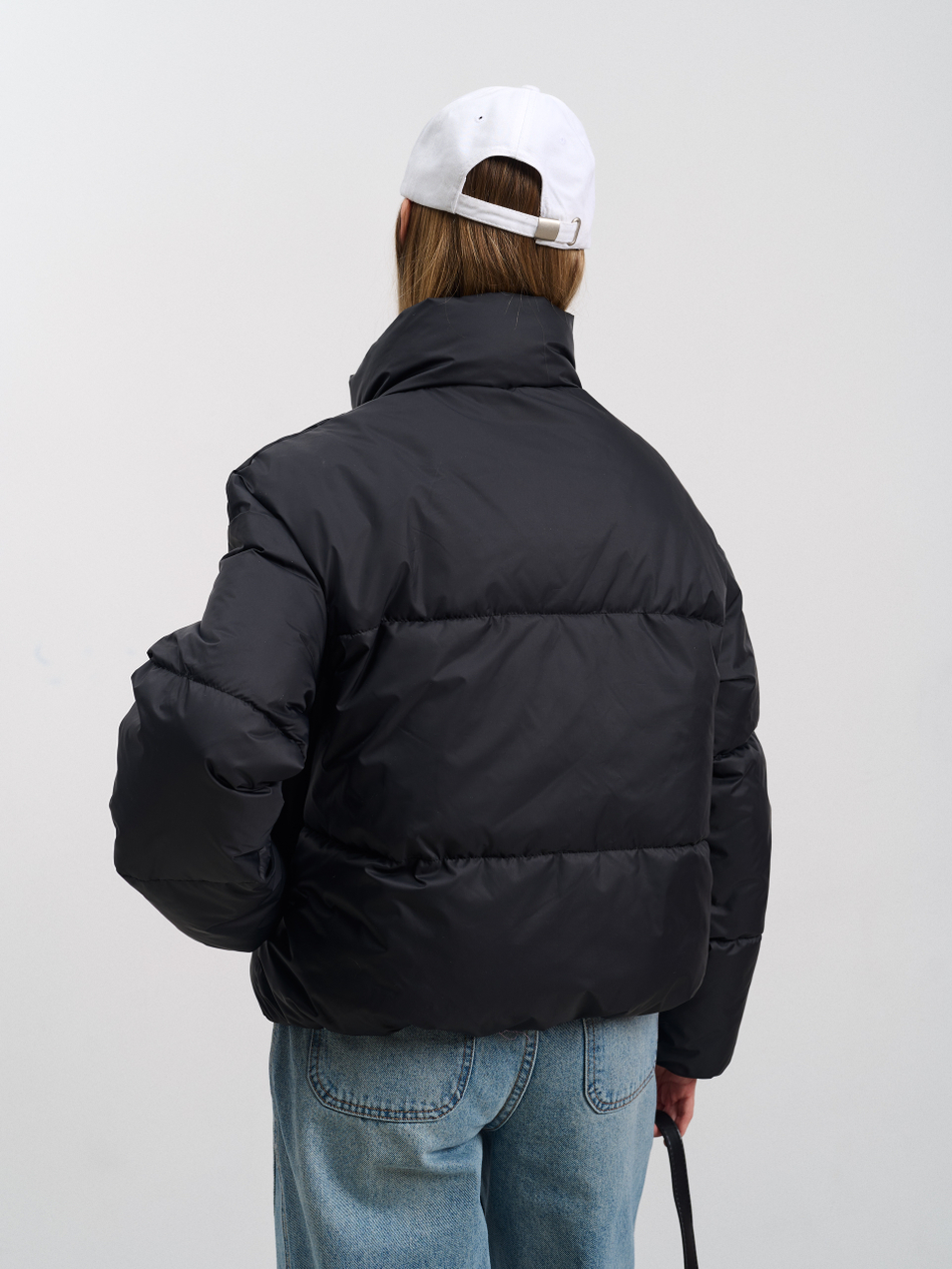 Пуховик женский демисезонный черный