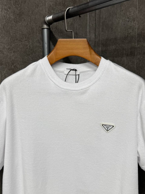 Футболка Prada