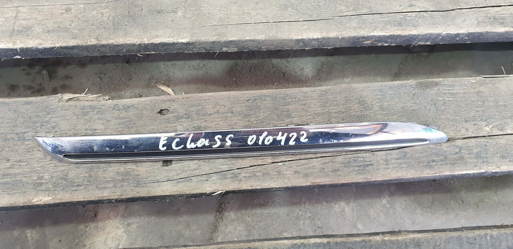 Молдинг решетки радиатора Mercedes E-Class (W213) 16-20 Б/У Оригинал A2138880273