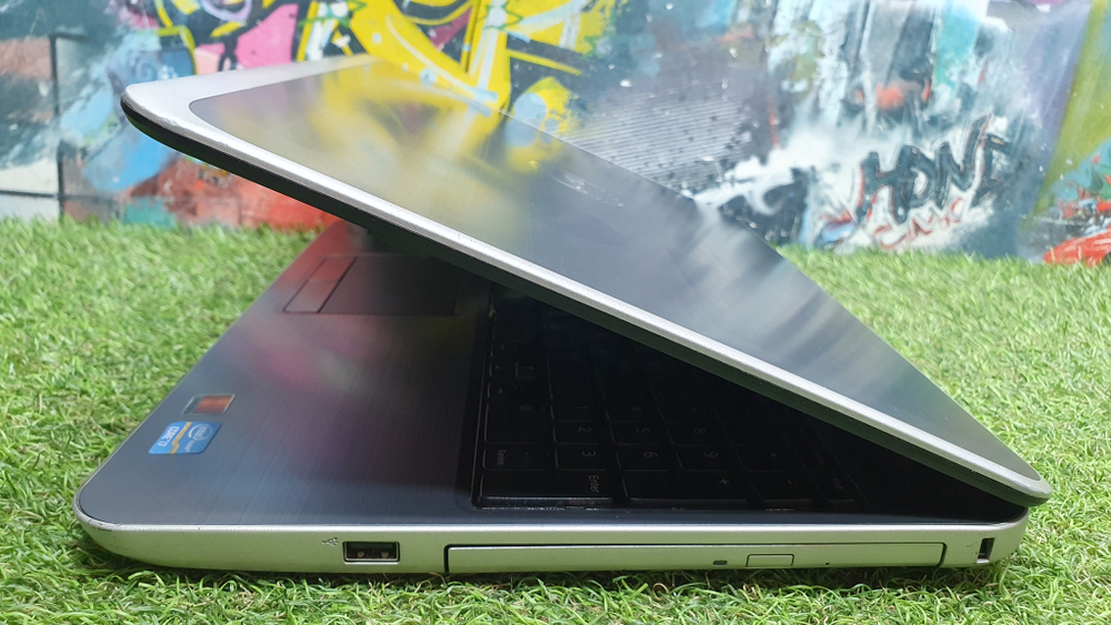 Ноутбук DELL i7/16 Gb/FHD