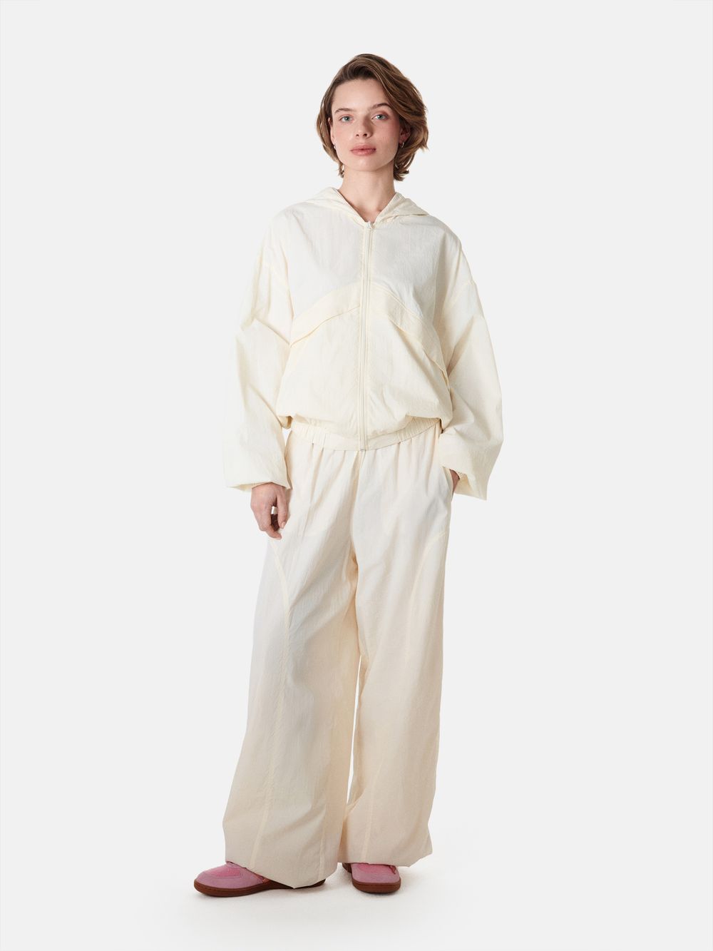 Олимпийка из нейлона "Молоко" женская