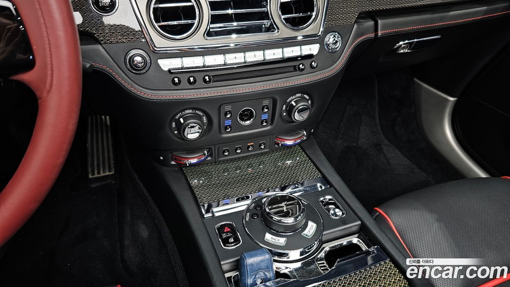 Rolls-Royce Dawn 6.6 V12 Черный Badge (06.2020)