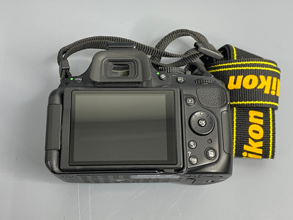 Nikon D5200 kit 18-55mm 6.200 кадров