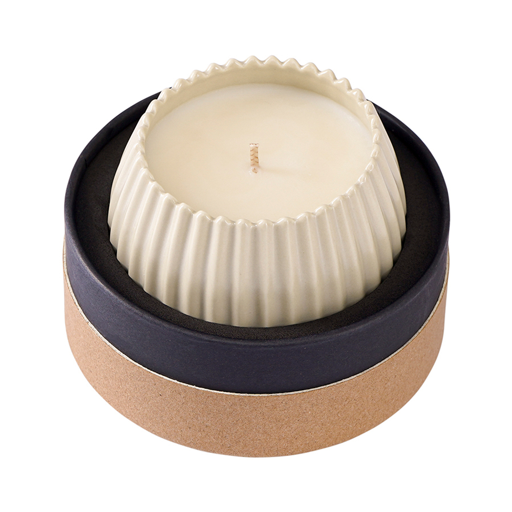 Свеча ароматическая Tkano Edge Spicy Snowflakes бежевая 30ч