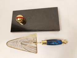 Подарок строителю " Сувенирный мастерок" малый на камне