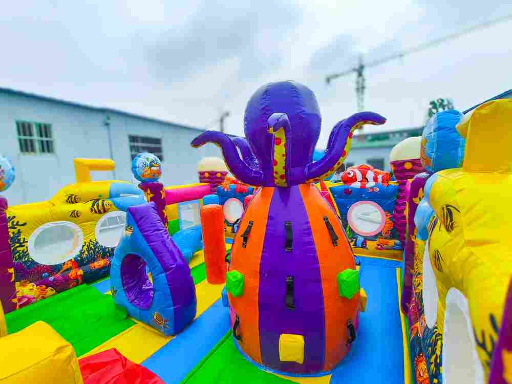 Коммерческий надувной батут с горкой «В гостях у моря 3» 9*5*5 м