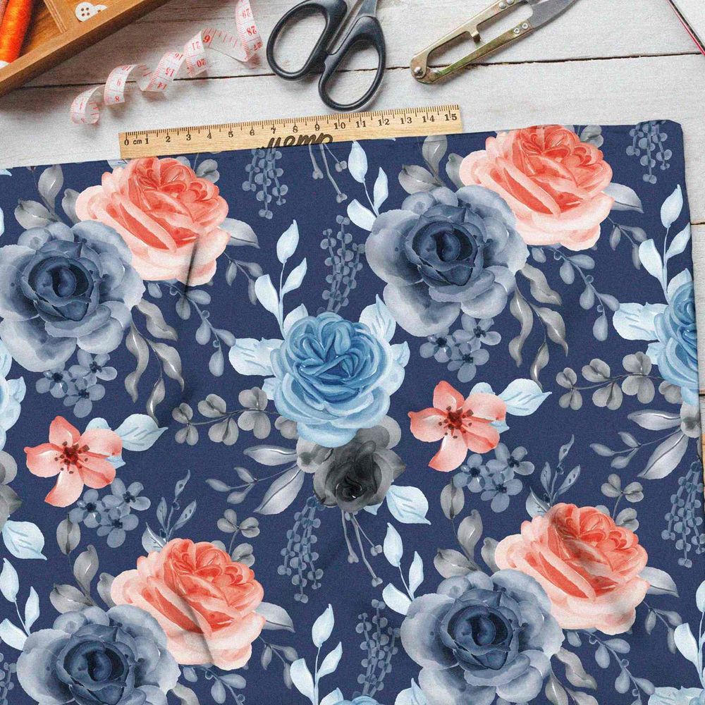 Ткань флис голубые розы на синем