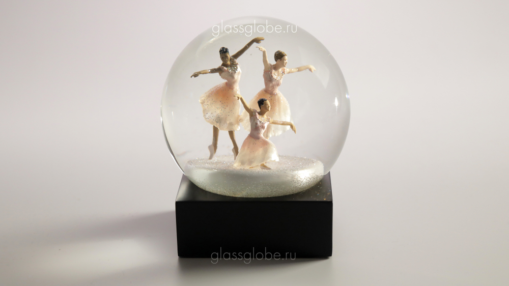 Стеклянный шар со снегом Трио