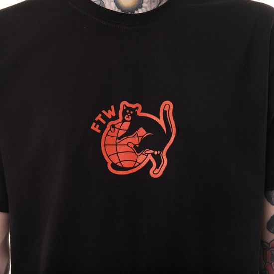 Футболка ЮНОСТЬ™ «Fuck The World» (Черный)