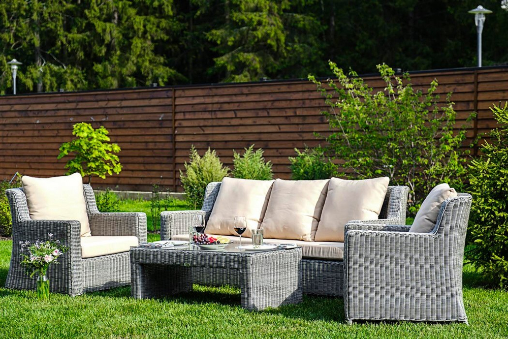 Стол плетеный кофейный из искусственного ротанга SUNSTONE