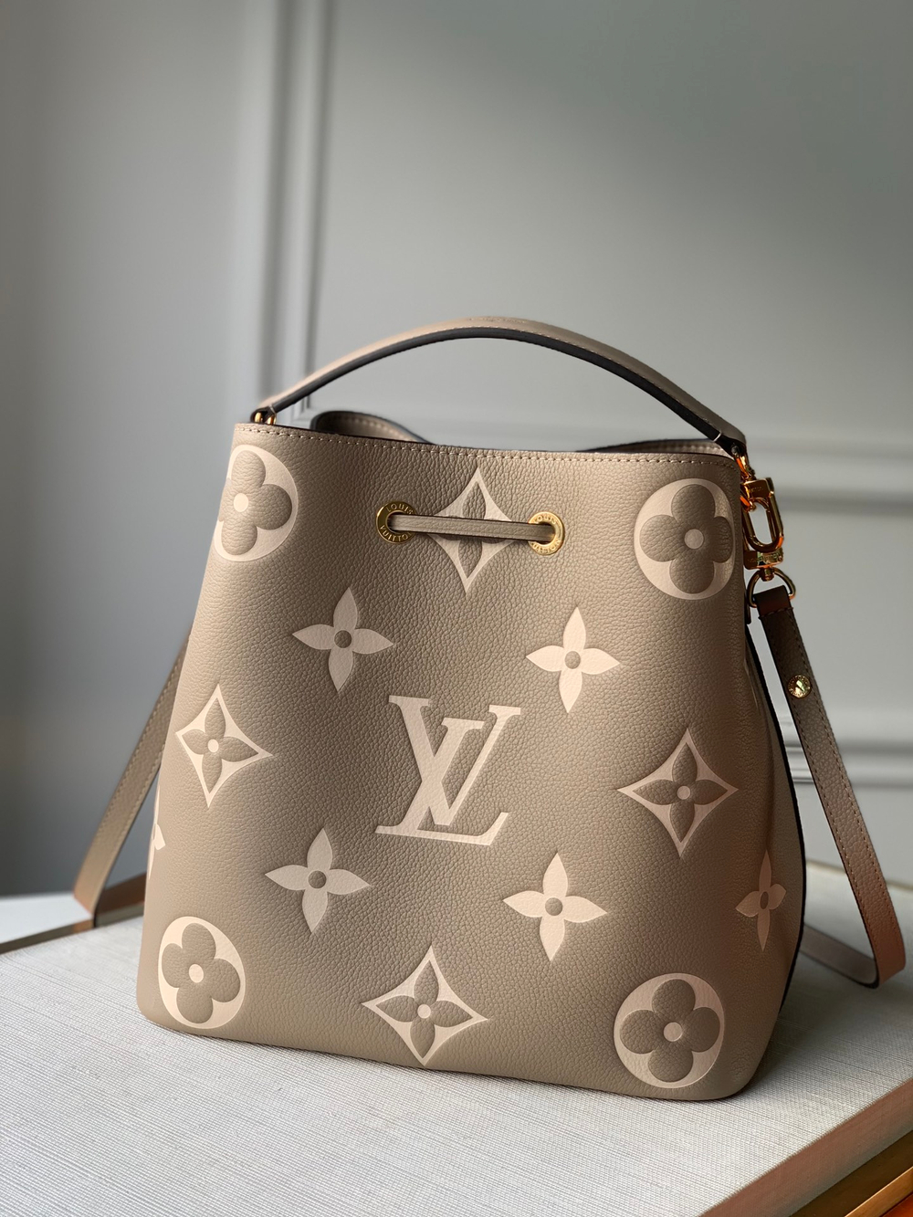 Louis Vuitton NeoNoe MM