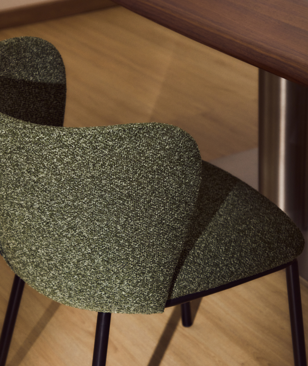 Стул Ciselia из темно-зеленого шенилла с ножками из черной стали