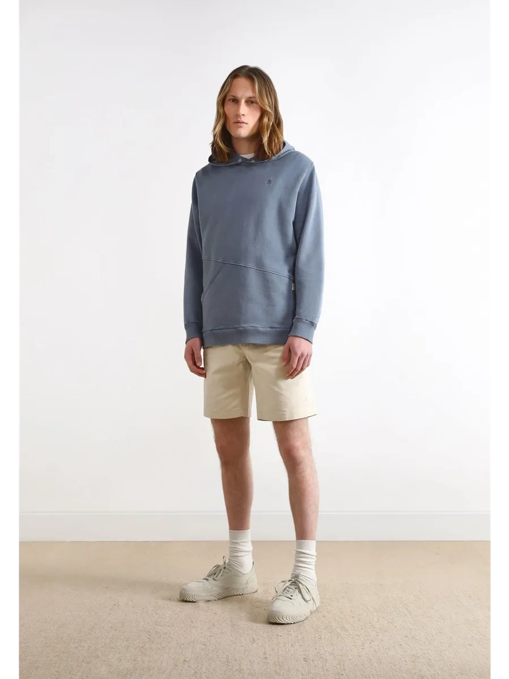 Толстовка с капюшоном на кнопках