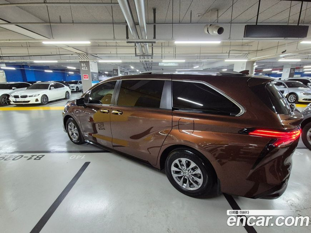 Toyota Sienna 4 Generation 2.5 Hybrid AWD (05.2021)