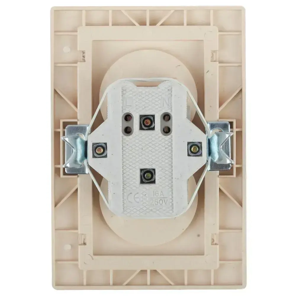 Розетка Intro Plano 1-204-02 без заземления двойная 2х2P 16А-250В IP20 скрытой установки Plano слоновая кость