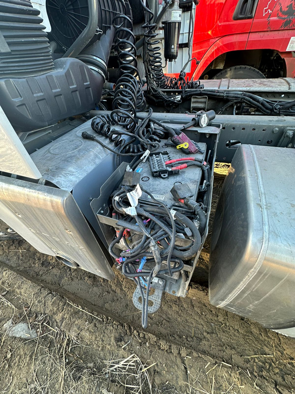 SITRAK C7H 4x2 Седельный тягач ZZ4186V361HE (Дизельный, 10,5 л, 441 л.с., MT)
