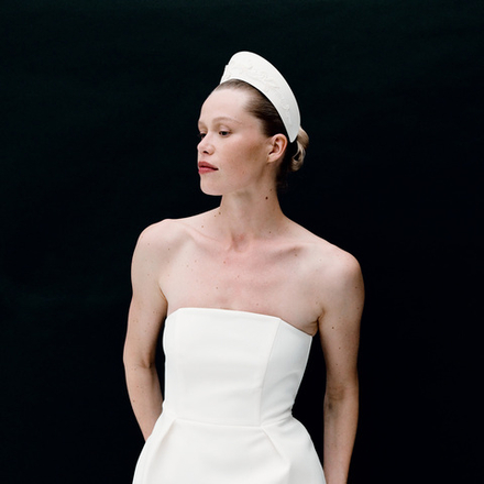 Кокошник M белый с жемчужным декором