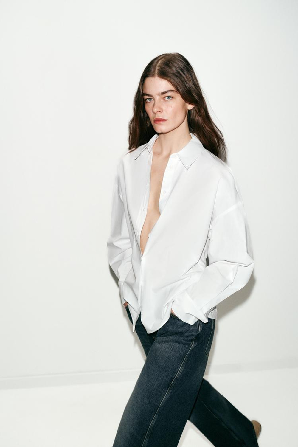 ZARA РУБАШКА ИЗ ПОПЛИНА С ЗАЩИПАМИ НА СПИНКЕ, БЕЛЫЙ