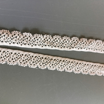 Кружево эластичное, узкое, бежевое