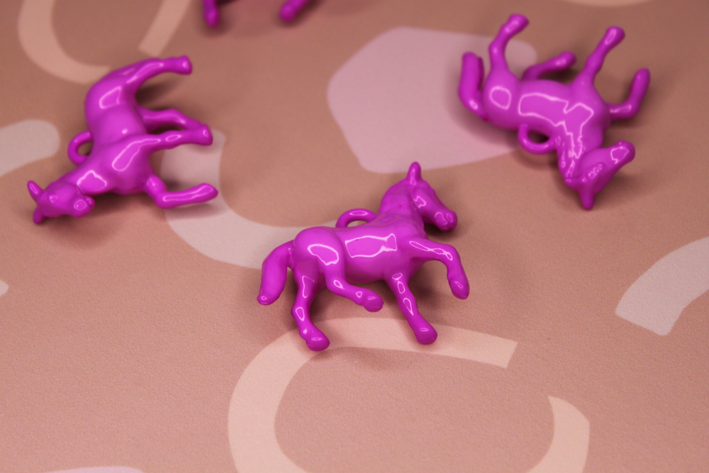 Подвеска лошадь фуксия 45х42 мм акрил