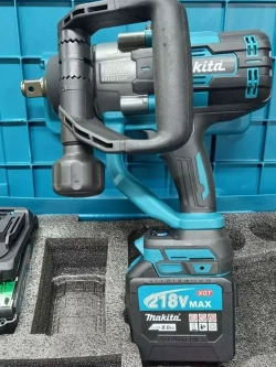 Гайковерт 3000нм аккумуляторный бесщеточный для грузовых автомобилей 2 акб 8 ампер кейс