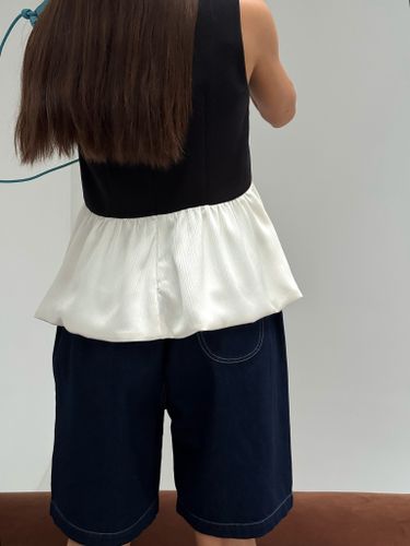 Темно-синие бермуды из денима