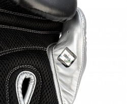 Перчатки боксерские Clinch Aero 2.0 черно-серебристые C136