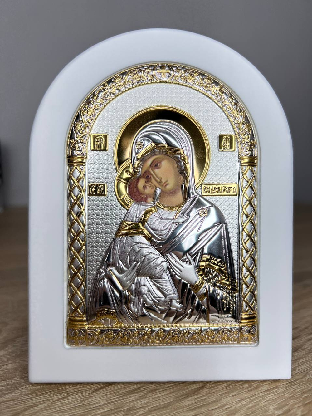 Владимирская БМ, икона арочная, белое дерево 105х140