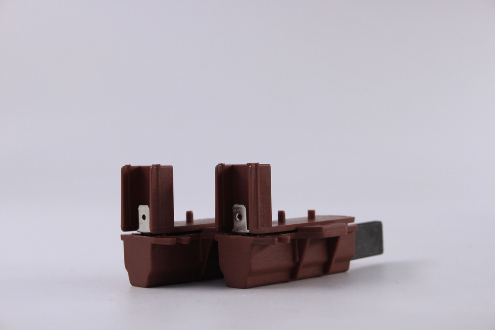 Угольные щетки для электродвигателя стиральной машины Indesit в сборе