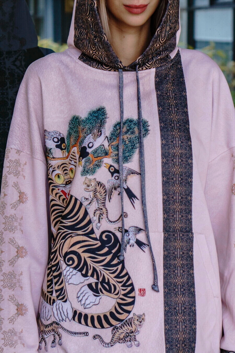 Худи "Тигрица и сороки", по мотивам традиционного вьетнамского лубка