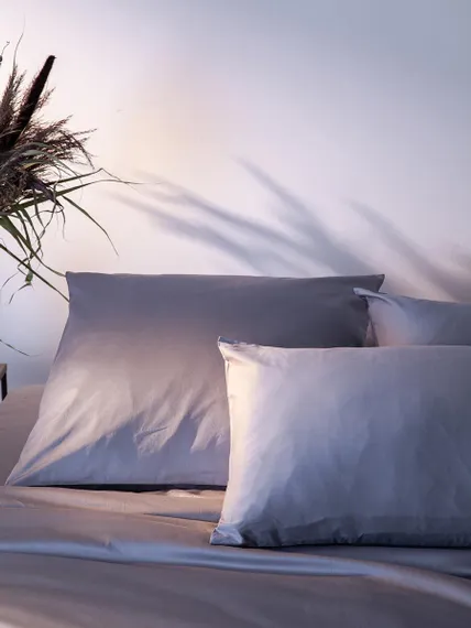 Набор наволочек из премиального сатина светло-серого цвета из коллекции essential, 50х70 см