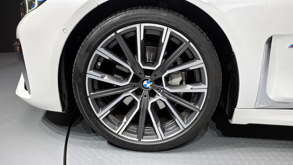 BMW 7 серии (G11) 740Li xDrive M Sport