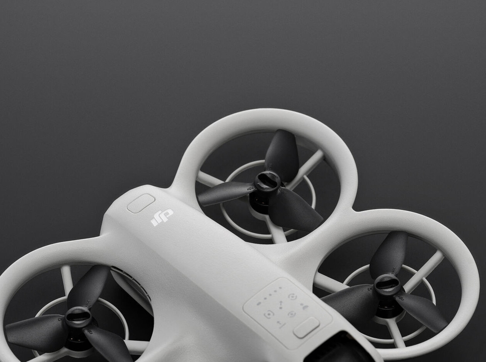 Квадрокоптер DJI Neo Fly More Combo с пультом DJI RC-N3, 135 г, 3 аккумулятора