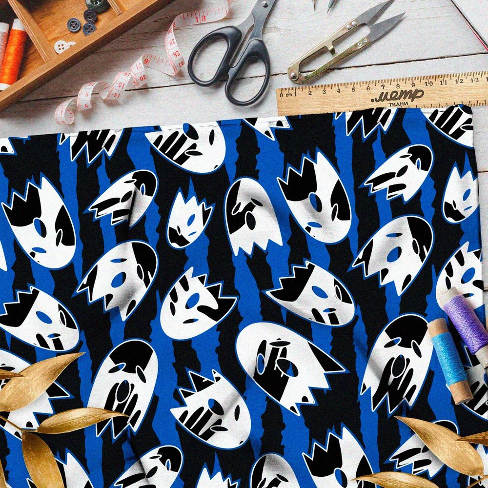 Ткань блэкаут белые призраки на полосатом фоне