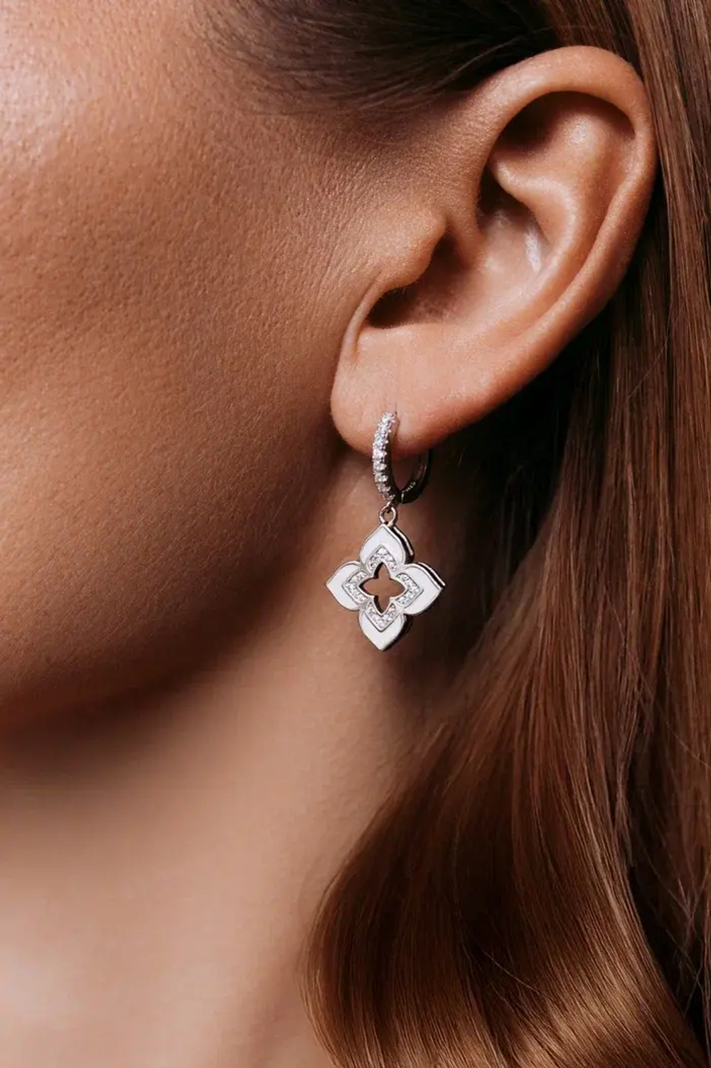 Серьги "TRUE FLOWERS" с белой эмалью