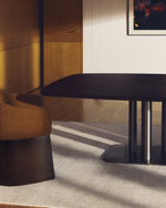 Стол Melvar из орехового шпона с основанием из матовой нержавеющей стали 220 x 110