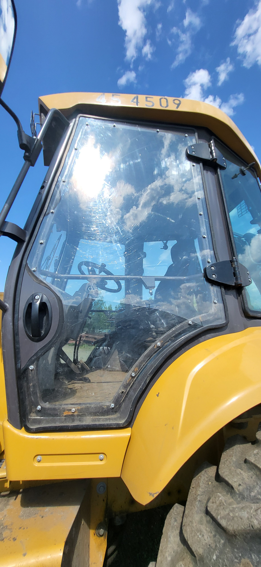 BIZON 888 Экскаватор-погрузчик 888 (Дизельный, 4,4 л, 102 л.с., АТ)